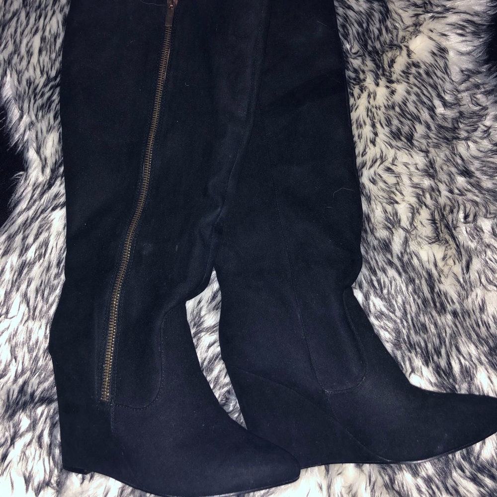Black wedge boots